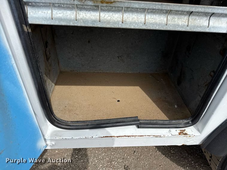 image for item EG5685 2000 Freightliner FL70 utility / service truck