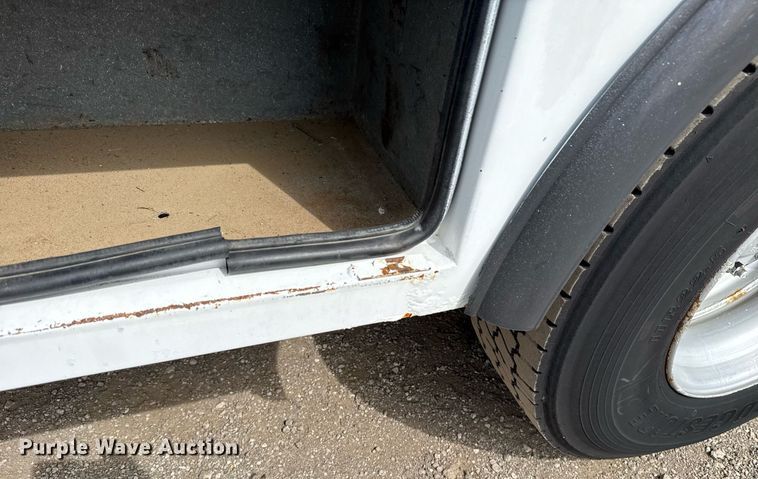 image for item EG5685 2000 Freightliner FL70 utility / service truck