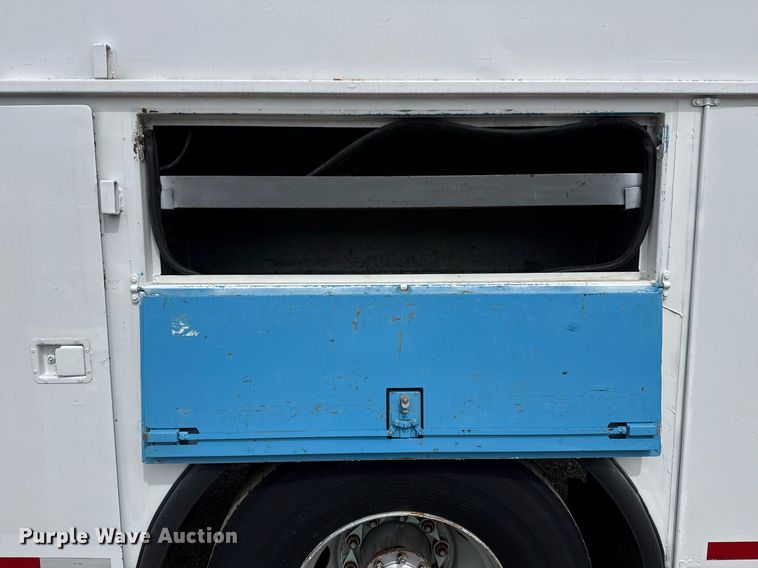 image for item EG5685 2000 Freightliner FL70 utility / service truck