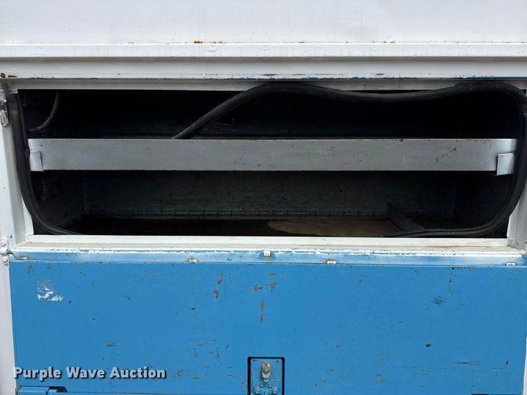 image for item EG5685 2000 Freightliner FL70 utility / service truck