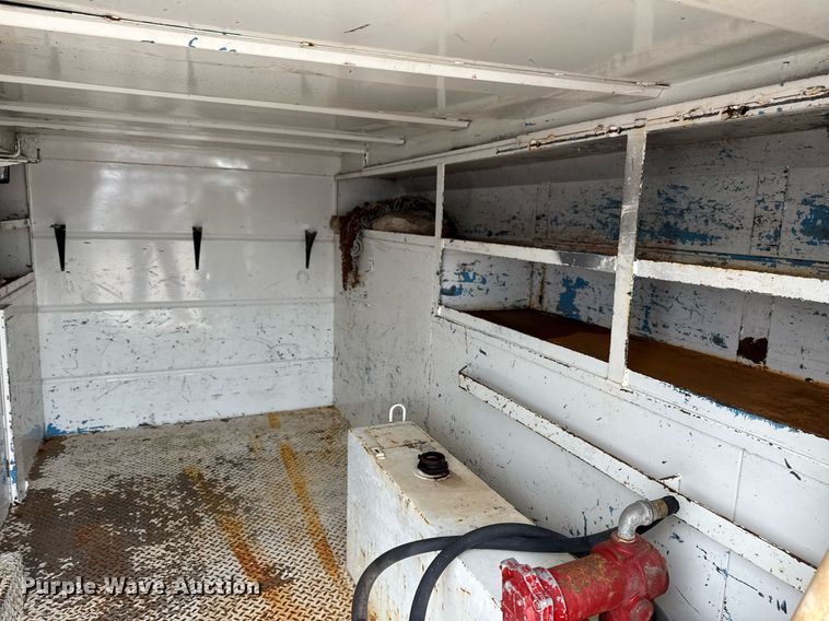 image for item EG5685 2000 Freightliner FL70 utility / service truck