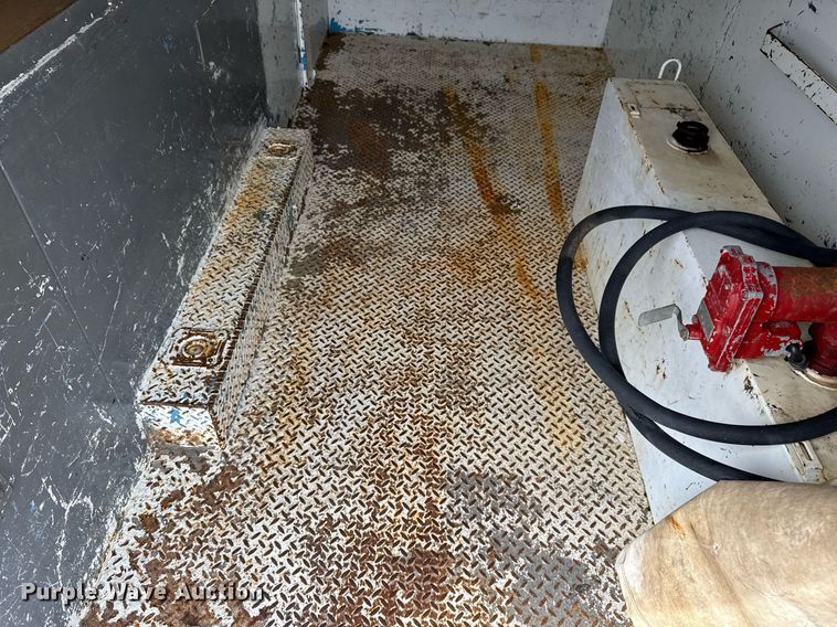 image for item EG5685 2000 Freightliner FL70 utility / service truck