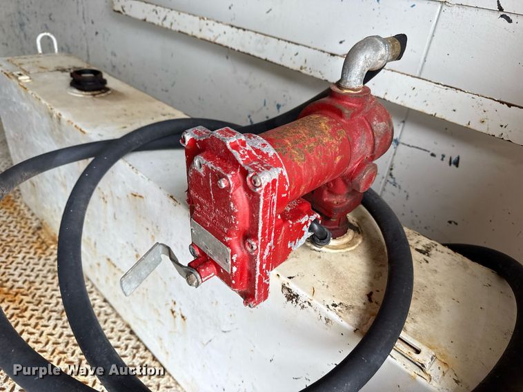 image for item EG5685 2000 Freightliner FL70 utility / service truck