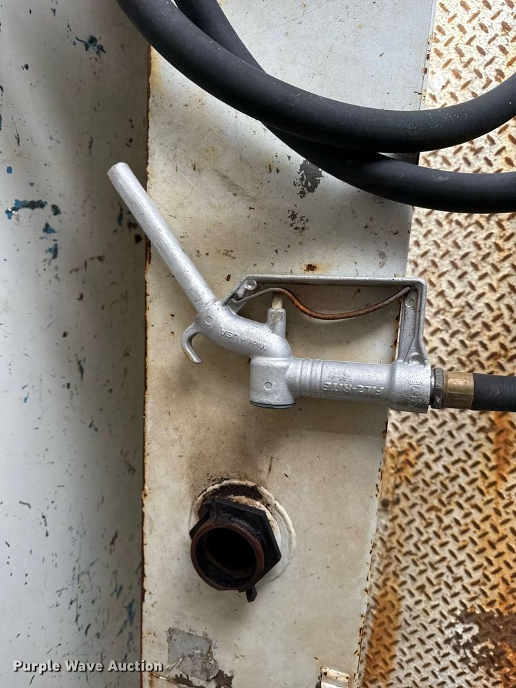 image for item EG5685 2000 Freightliner FL70 utility / service truck