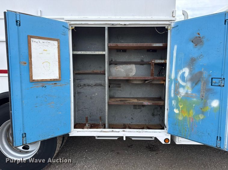 image for item EG5685 2000 Freightliner FL70 utility / service truck