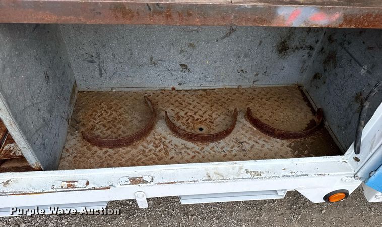 image for item EG5685 2000 Freightliner FL70 utility / service truck