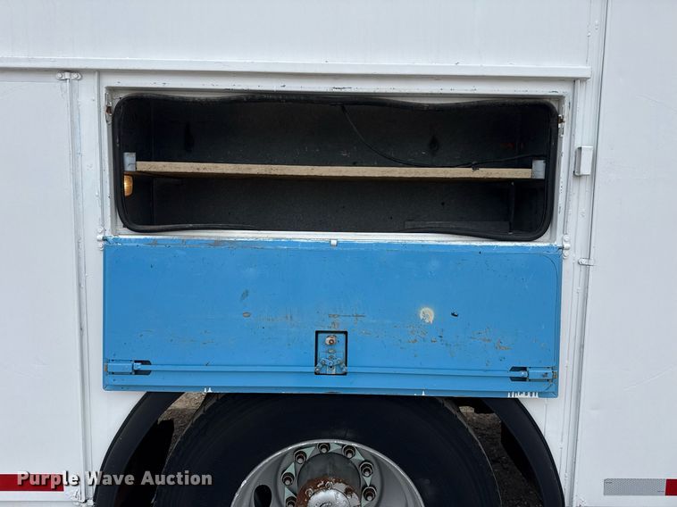 image for item EG5685 2000 Freightliner FL70 utility / service truck