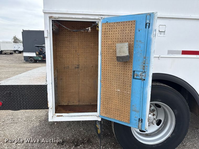 image for item EG5685 2000 Freightliner FL70 utility / service truck