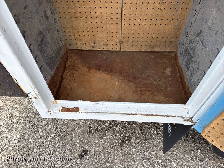 image for item EG5685 2000 Freightliner FL70 utility / service truck