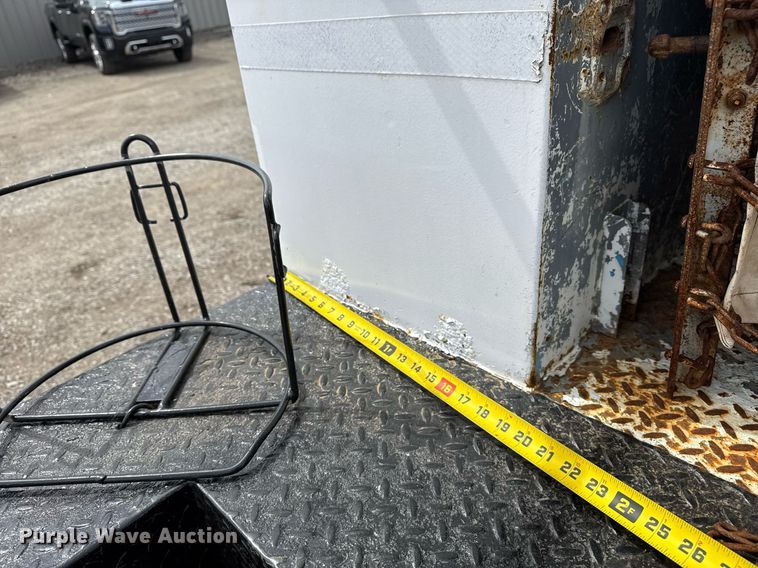 image for item EG5685 2000 Freightliner FL70 utility / service truck