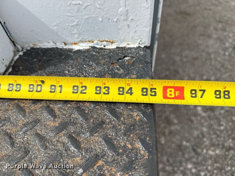 image for item EG5685 2000 Freightliner FL70 utility / service truck