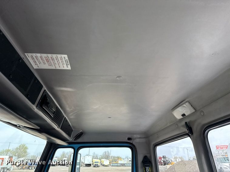 image for item EG5685 2000 Freightliner FL70 utility / service truck