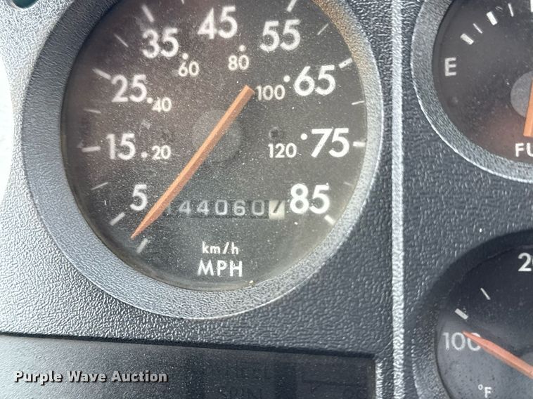 image for item EG5685 2000 Freightliner FL70 utility / service truck