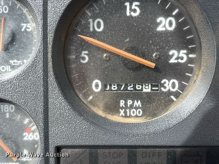 image for item EG5685 2000 Freightliner FL70 utility / service truck