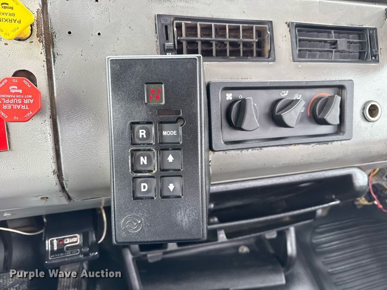 image for item EG5685 2000 Freightliner FL70 utility / service truck