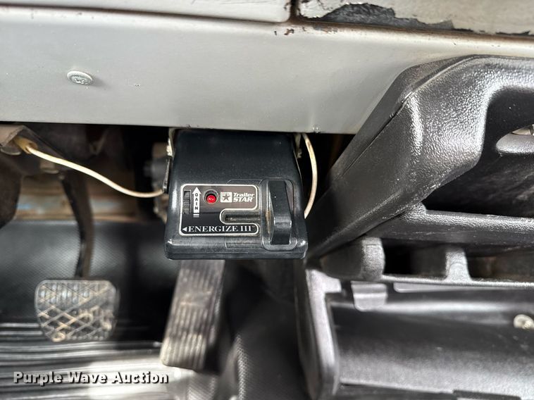 image for item EG5685 2000 Freightliner FL70 utility / service truck