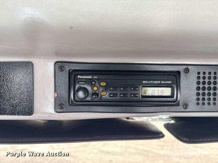 image for item EG5685 2000 Freightliner FL70 utility / service truck