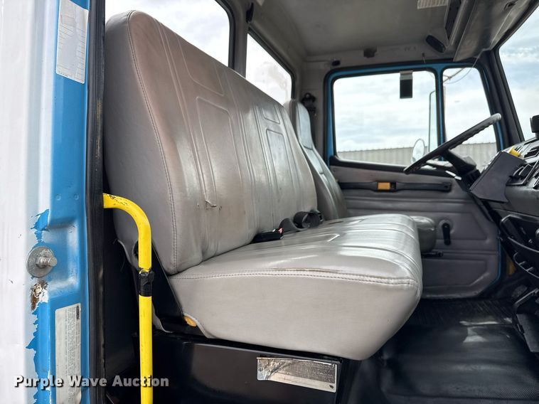 image for item EG5685 2000 Freightliner FL70 utility / service truck