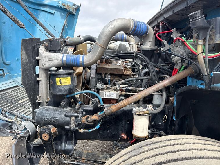 image for item EG5685 2000 Freightliner FL70 utility / service truck