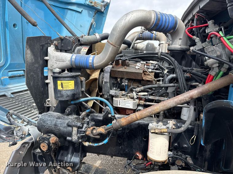 image for item EG5685 2000 Freightliner FL70 utility / service truck