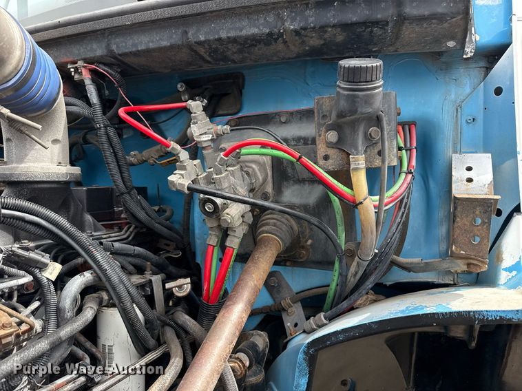 image for item EG5685 2000 Freightliner FL70 utility / service truck