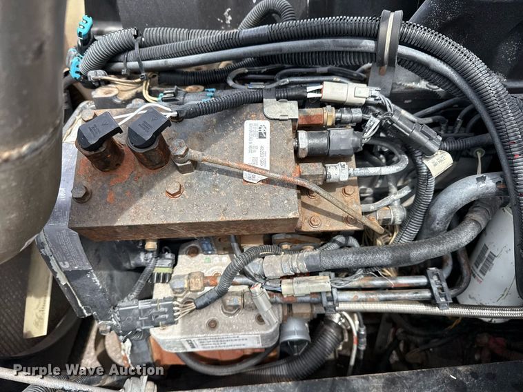 image for item EG5685 2000 Freightliner FL70 utility / service truck