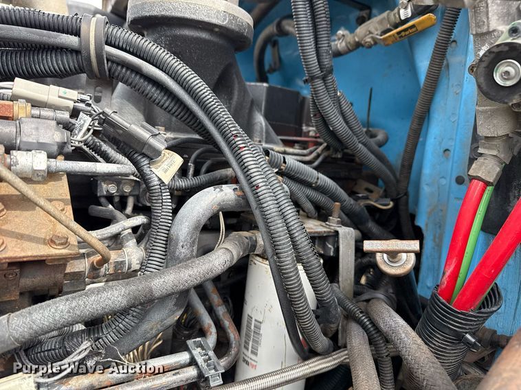 image for item EG5685 2000 Freightliner FL70 utility / service truck