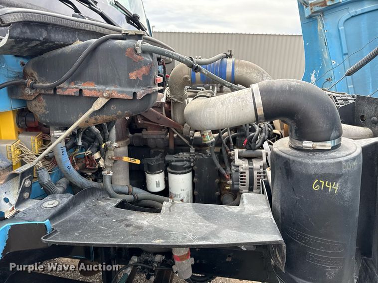 image for item EG5685 2000 Freightliner FL70 utility / service truck