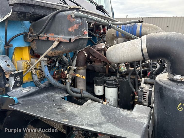 image for item EG5685 2000 Freightliner FL70 utility / service truck