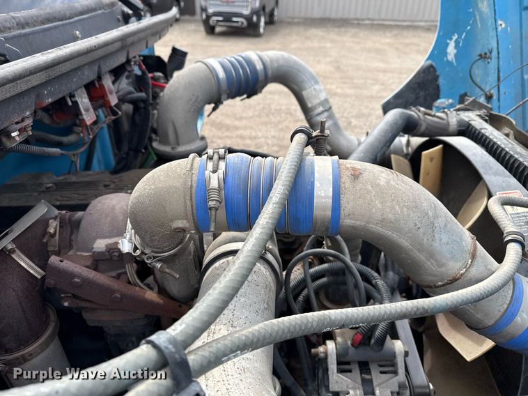 image for item EG5685 2000 Freightliner FL70 utility / service truck