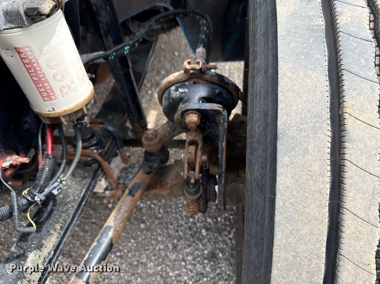 image for item EG5685 2000 Freightliner FL70 utility / service truck