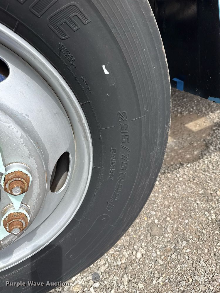 image for item EG5685 2000 Freightliner FL70 utility / service truck