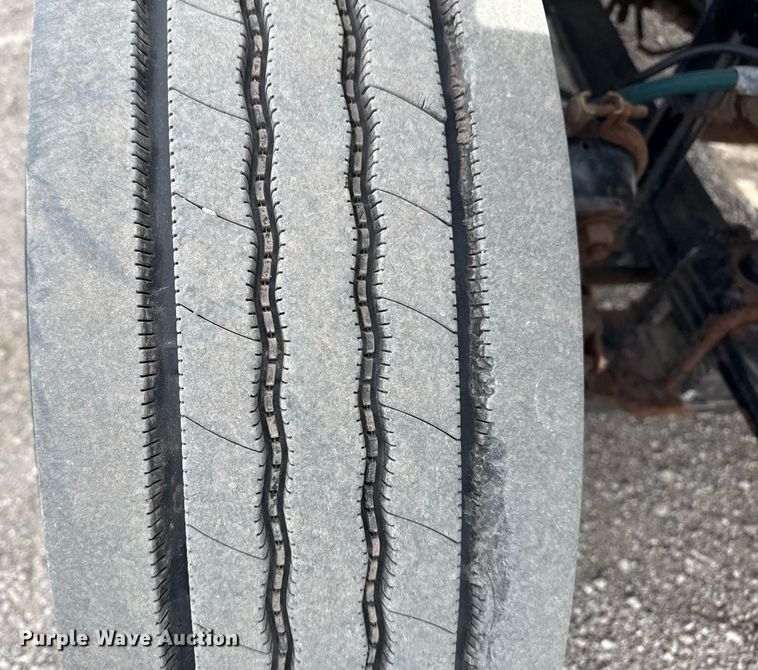 image for item EG5685 2000 Freightliner FL70 utility / service truck