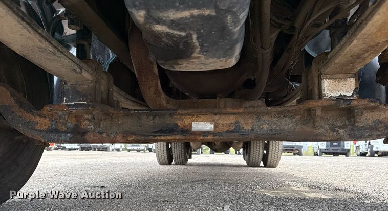 image for item EG5685 2000 Freightliner FL70 utility / service truck