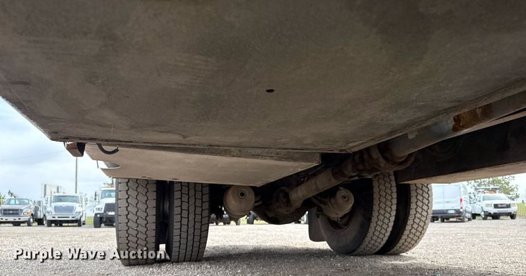 image for item EG5685 2000 Freightliner FL70 utility / service truck