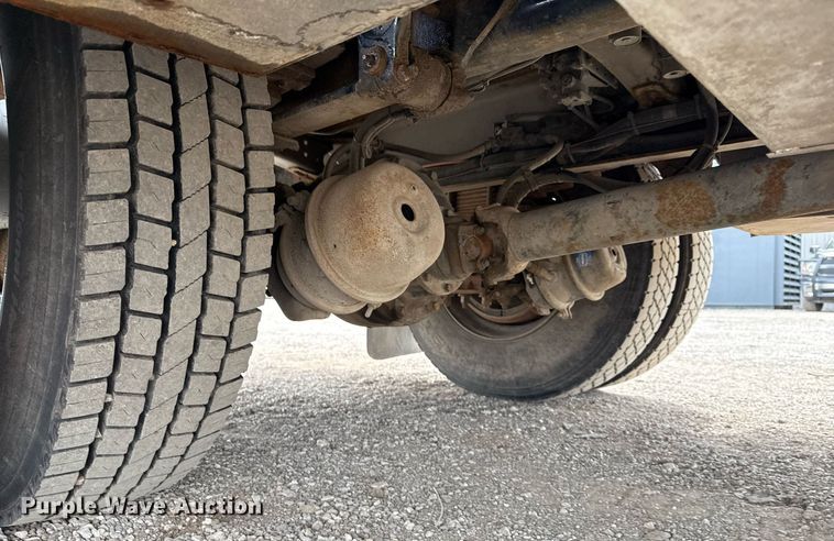 image for item EG5685 2000 Freightliner FL70 utility / service truck