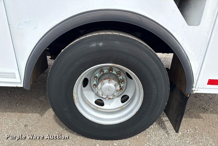 image for item EG5685 2000 Freightliner FL70 utility / service truck