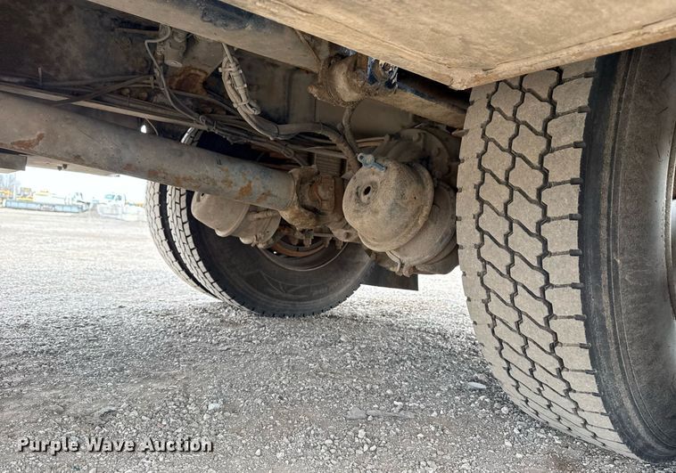 image for item EG5685 2000 Freightliner FL70 utility / service truck