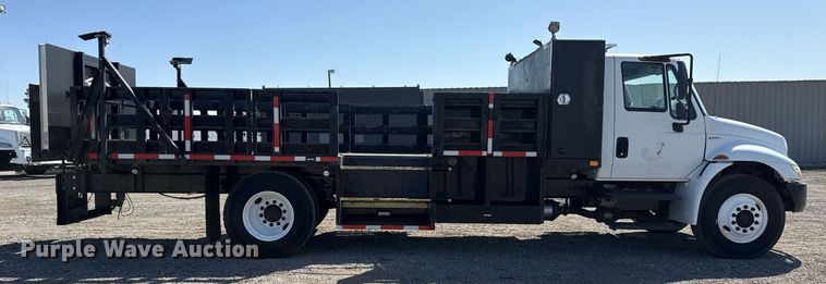 image for item EG5690 2011 International 4300 flatbed truck