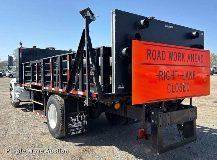 image for item EG5690 2011 International 4300 flatbed truck