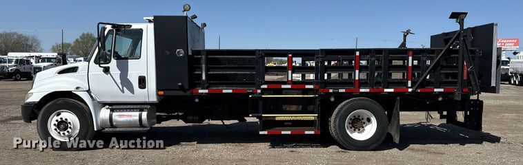 image for item EG5690 2011 International 4300 flatbed truck