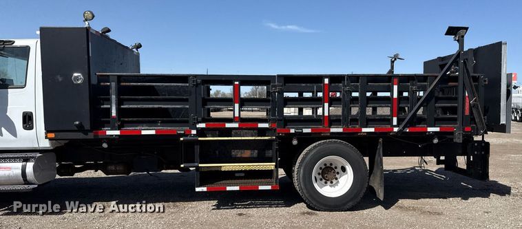 image for item EG5690 2011 International 4300 flatbed truck