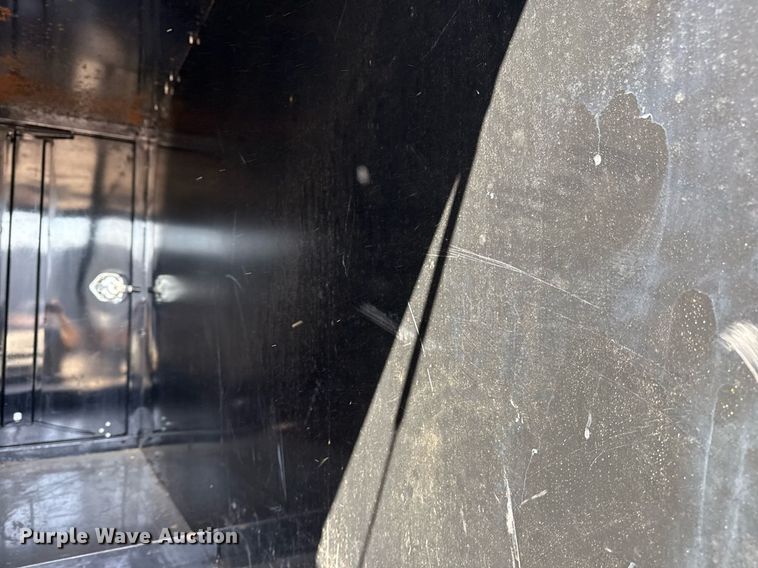 image for item EG5690 2011 International 4300 flatbed truck