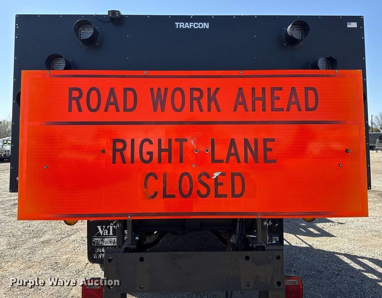 image for item EG5690 2011 International 4300 flatbed truck