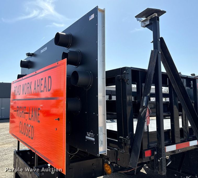 image for item EG5690 2011 International 4300 flatbed truck