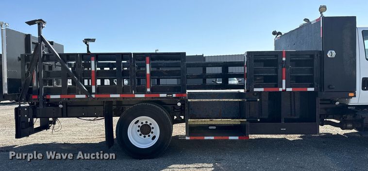 image for item EG5690 2011 International 4300 flatbed truck