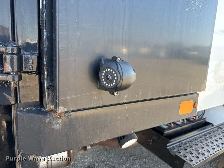 image for item EG5690 2011 International 4300 flatbed truck