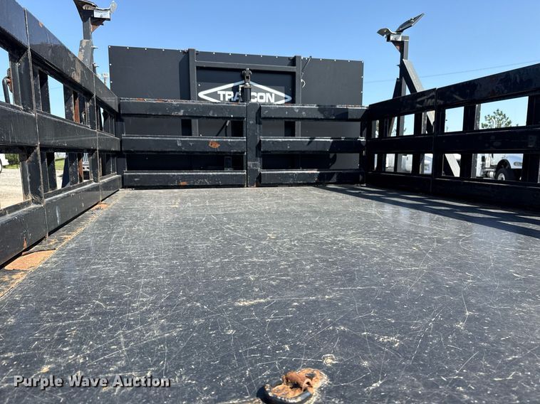 image for item EG5690 2011 International 4300 flatbed truck