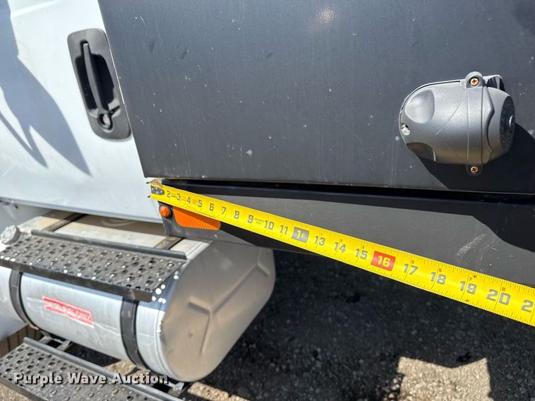 image for item EG5690 2011 International 4300 flatbed truck