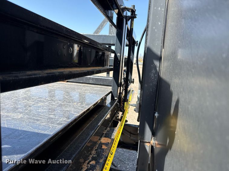 image for item EG5690 2011 International 4300 flatbed truck